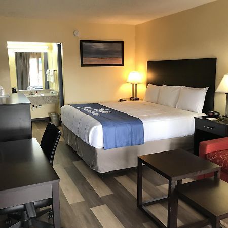 Days Inn By Wyndham Greensboro Airport מראה חיצוני תמונה