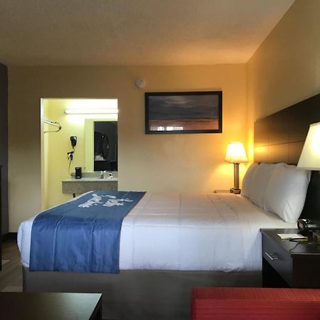 Days Inn By Wyndham Greensboro Airport מראה חיצוני תמונה