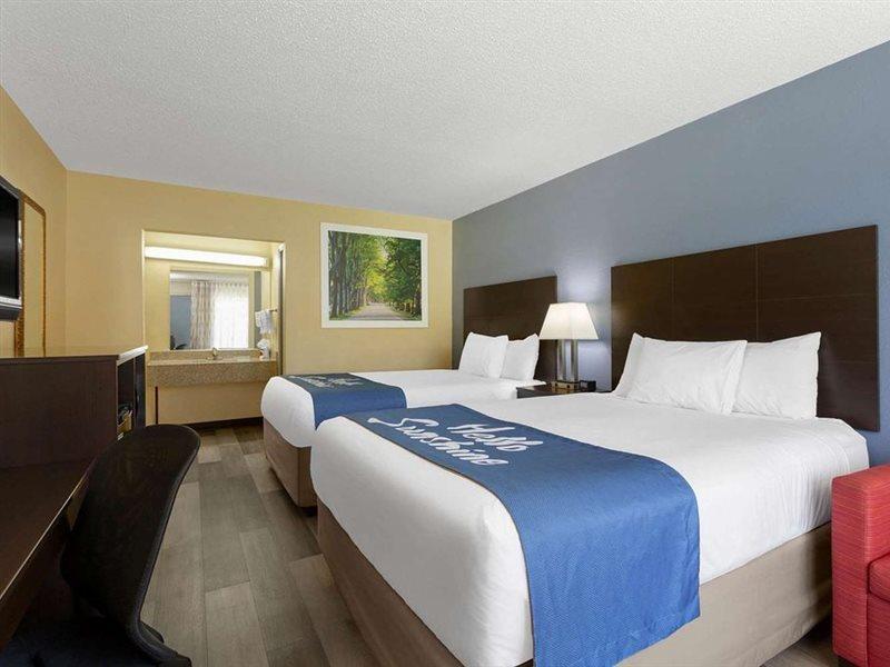 Days Inn By Wyndham Greensboro Airport מראה חיצוני תמונה