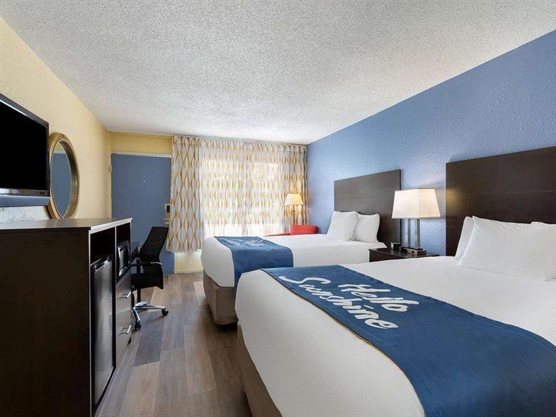 Days Inn By Wyndham Greensboro Airport מראה חיצוני תמונה