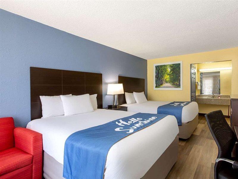Days Inn By Wyndham Greensboro Airport מראה חיצוני תמונה