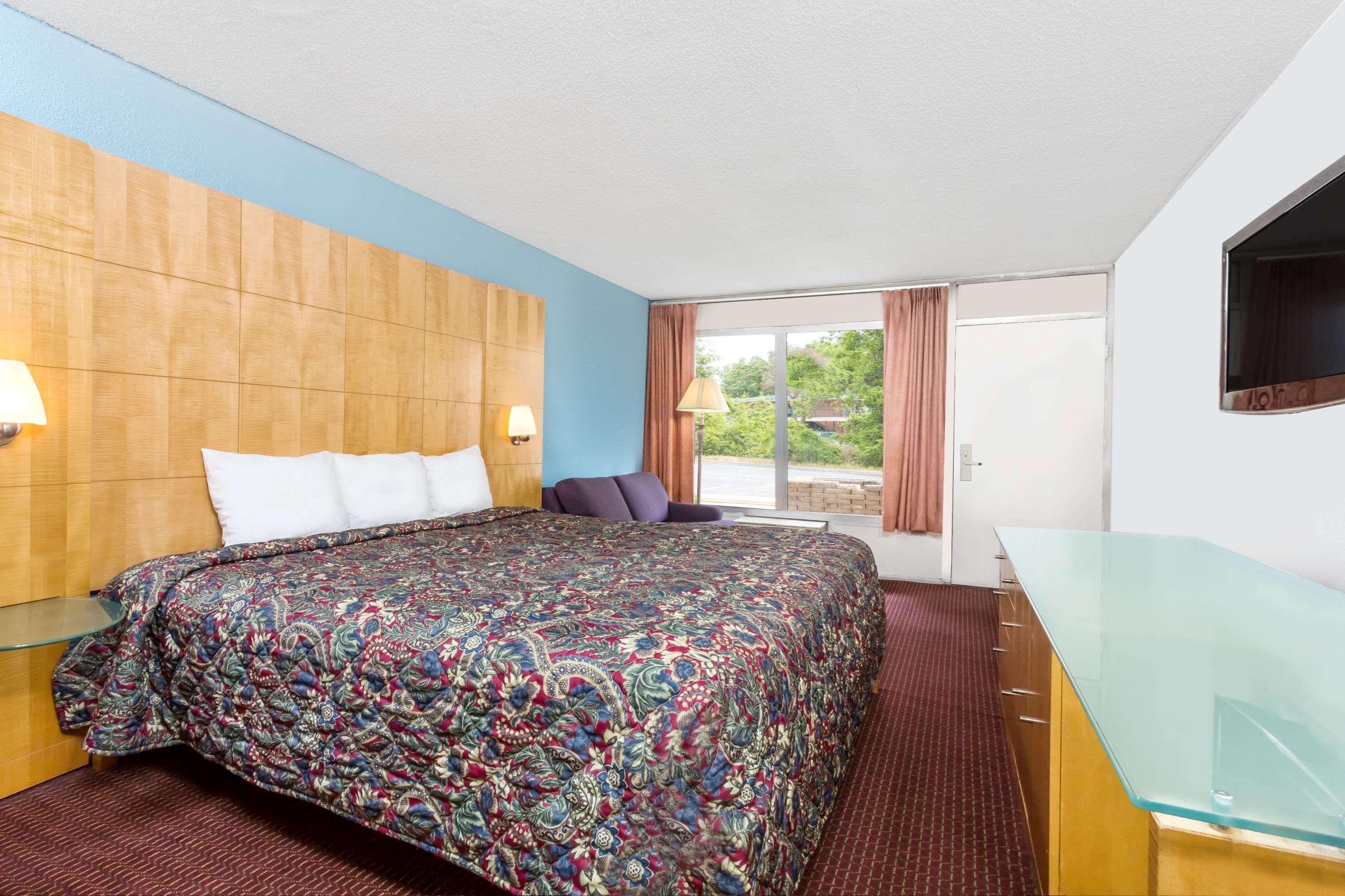 Days Inn By Wyndham Greensboro Airport מראה חיצוני תמונה