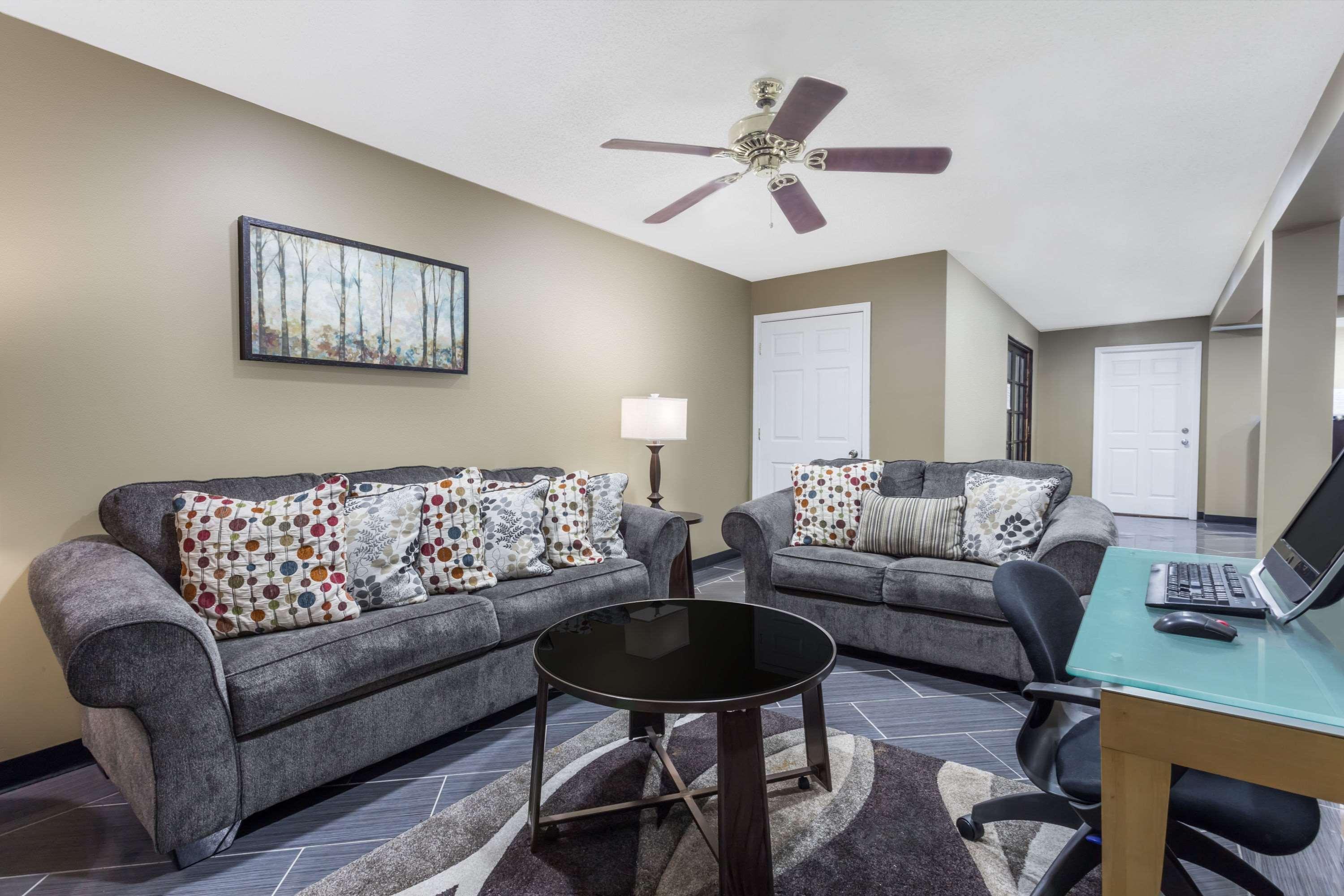 Days Inn By Wyndham Greensboro Airport מראה חיצוני תמונה