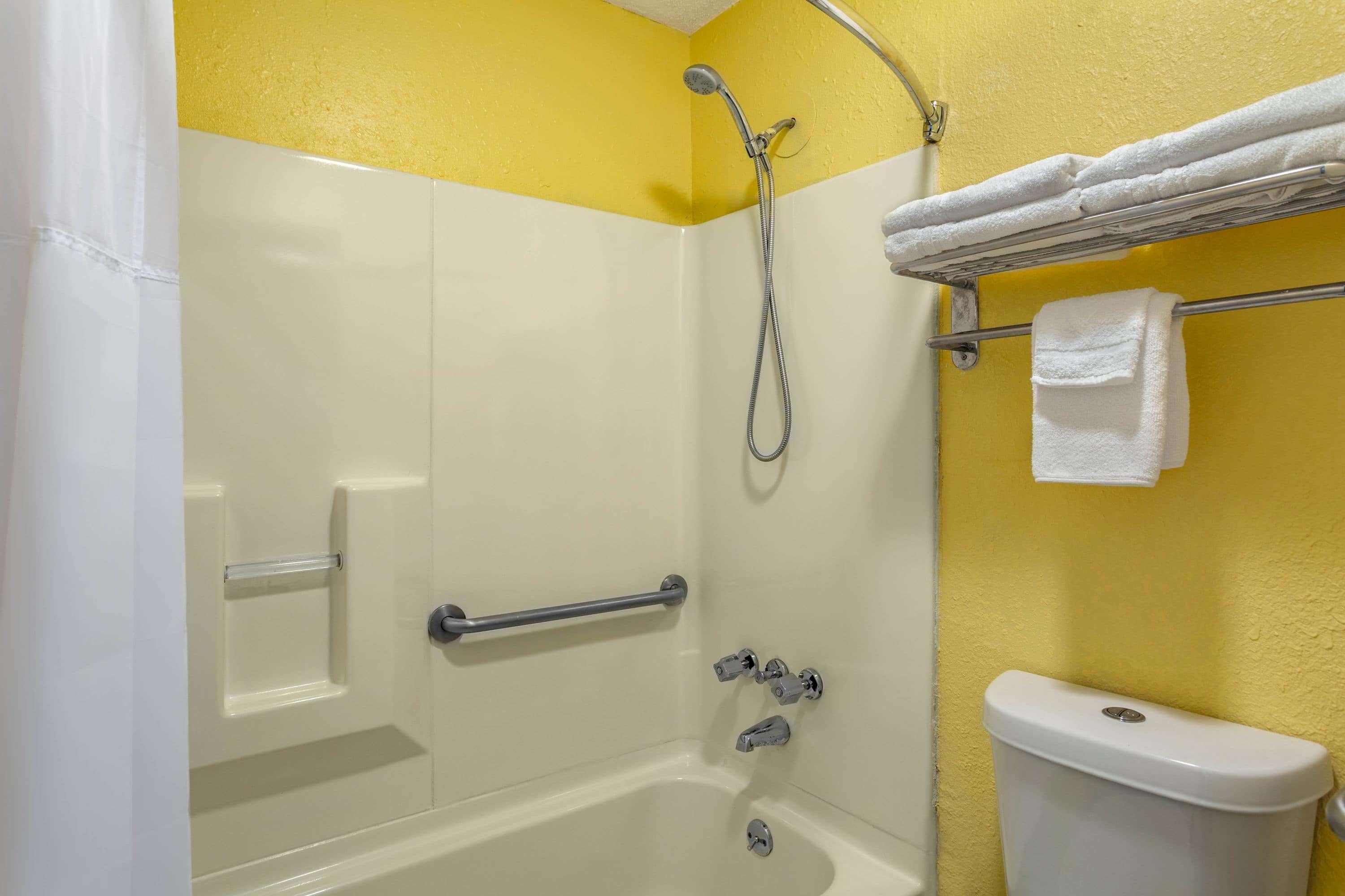 Days Inn By Wyndham Greensboro Airport מראה חיצוני תמונה