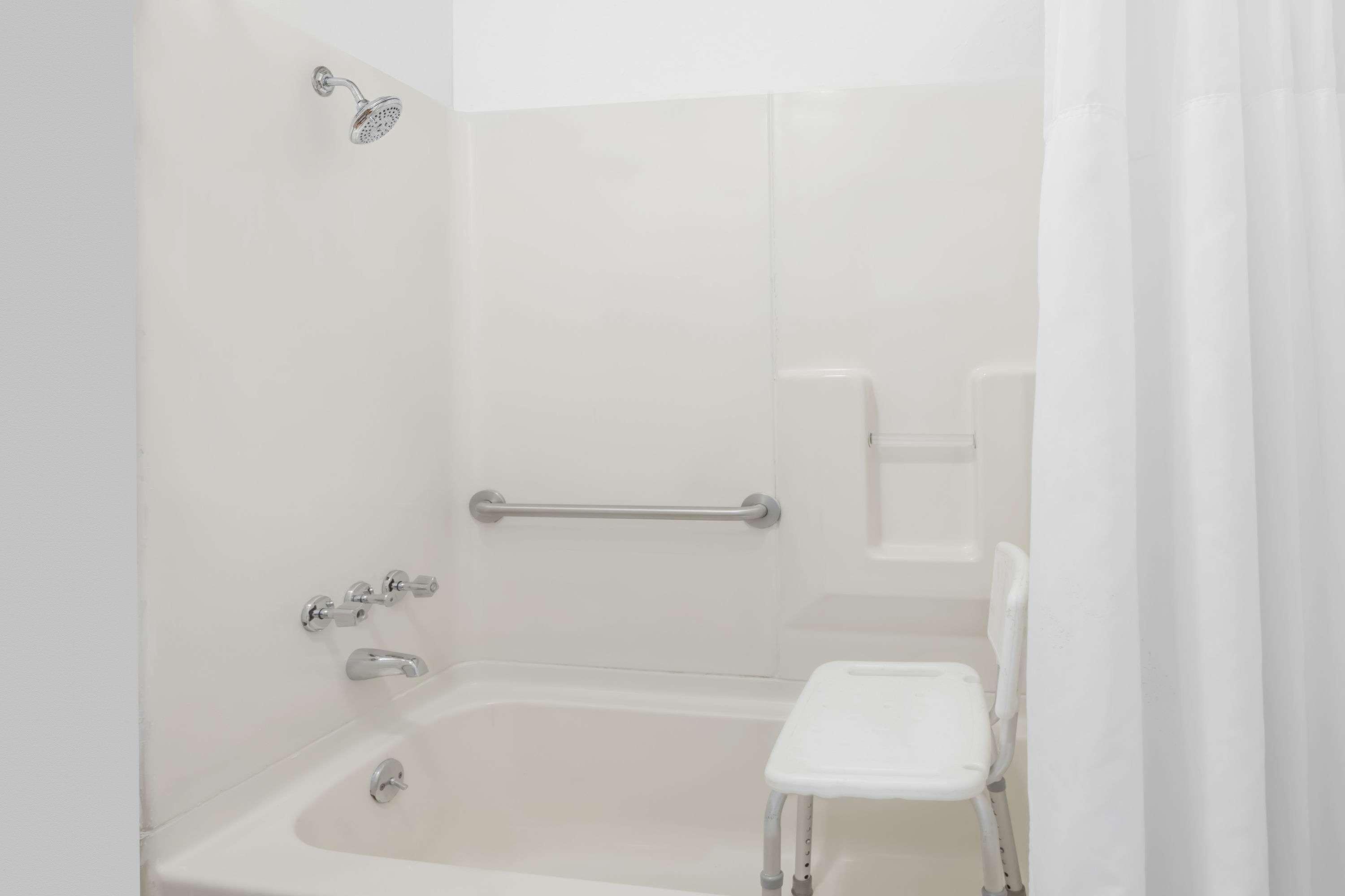 Days Inn By Wyndham Greensboro Airport מראה חיצוני תמונה