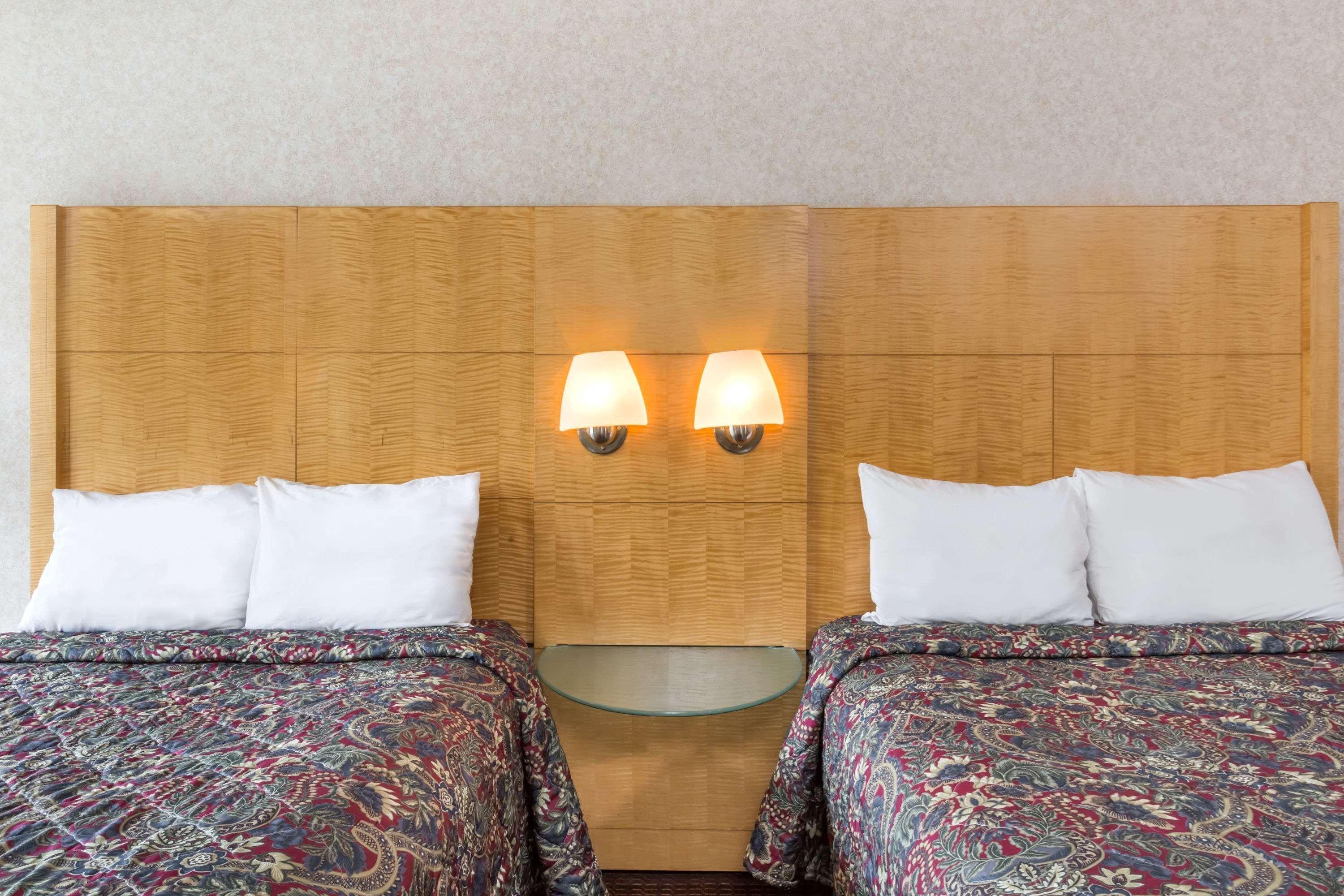 Days Inn By Wyndham Greensboro Airport מראה חיצוני תמונה