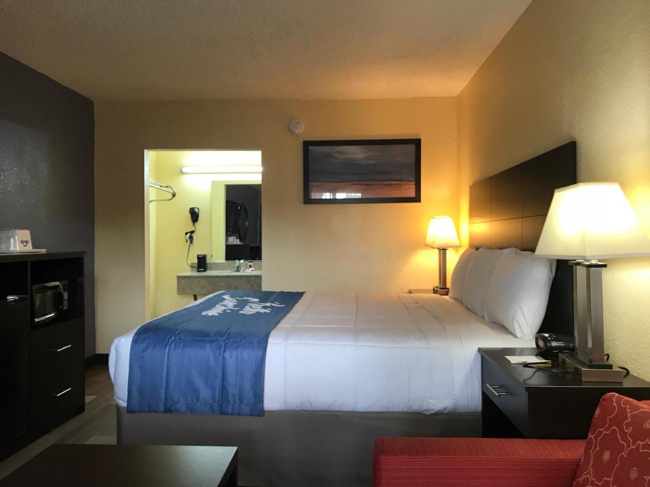 Days Inn By Wyndham Greensboro Airport מראה חיצוני תמונה